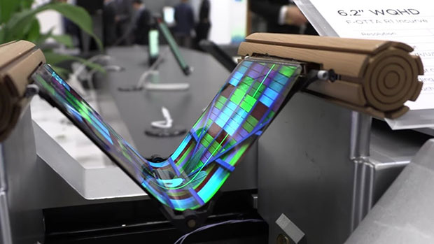 В видео показан рабочий гибкий смартфон с экраном BOE Display