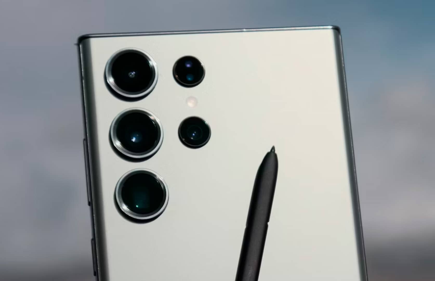Стало известно, какую основную камеру получит флагман Samsung Galaxy S27 Ultra