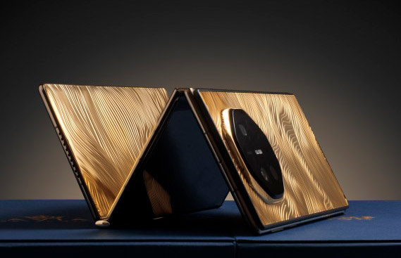 Caviar выпустил версию Huawei Mate XT Ultimate из 18-каратного золота весом 1 кг