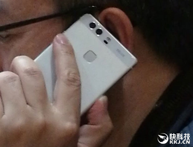 Президент Huawei замечен с будущим флагманом P9