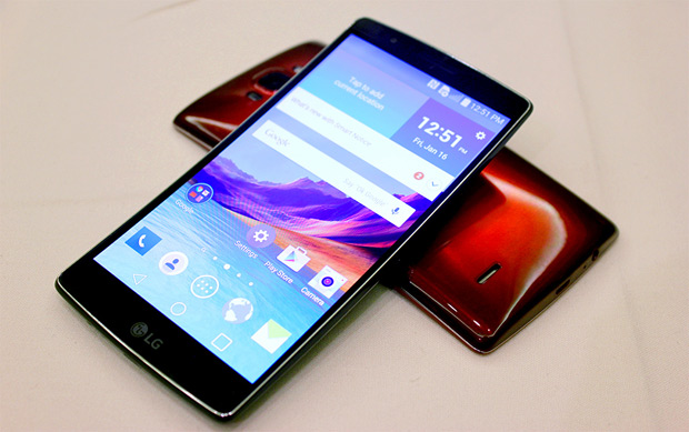 Сразу несколько краш-тестов гибкого смартфона LG G Flex 2