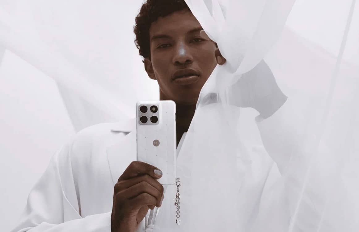 Motorola представила специальную версию Edge 70 в цвете Pantone 2026