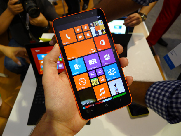 В FCC замечены две версии преемника Nokia Lumia 1320