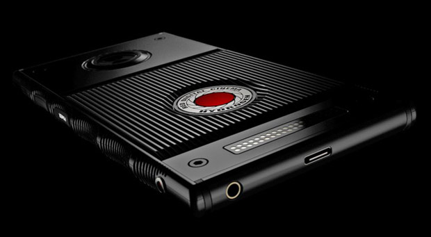 Смартфон Red Hydrogen One с голографическим дисплеем поступит в продажу летом