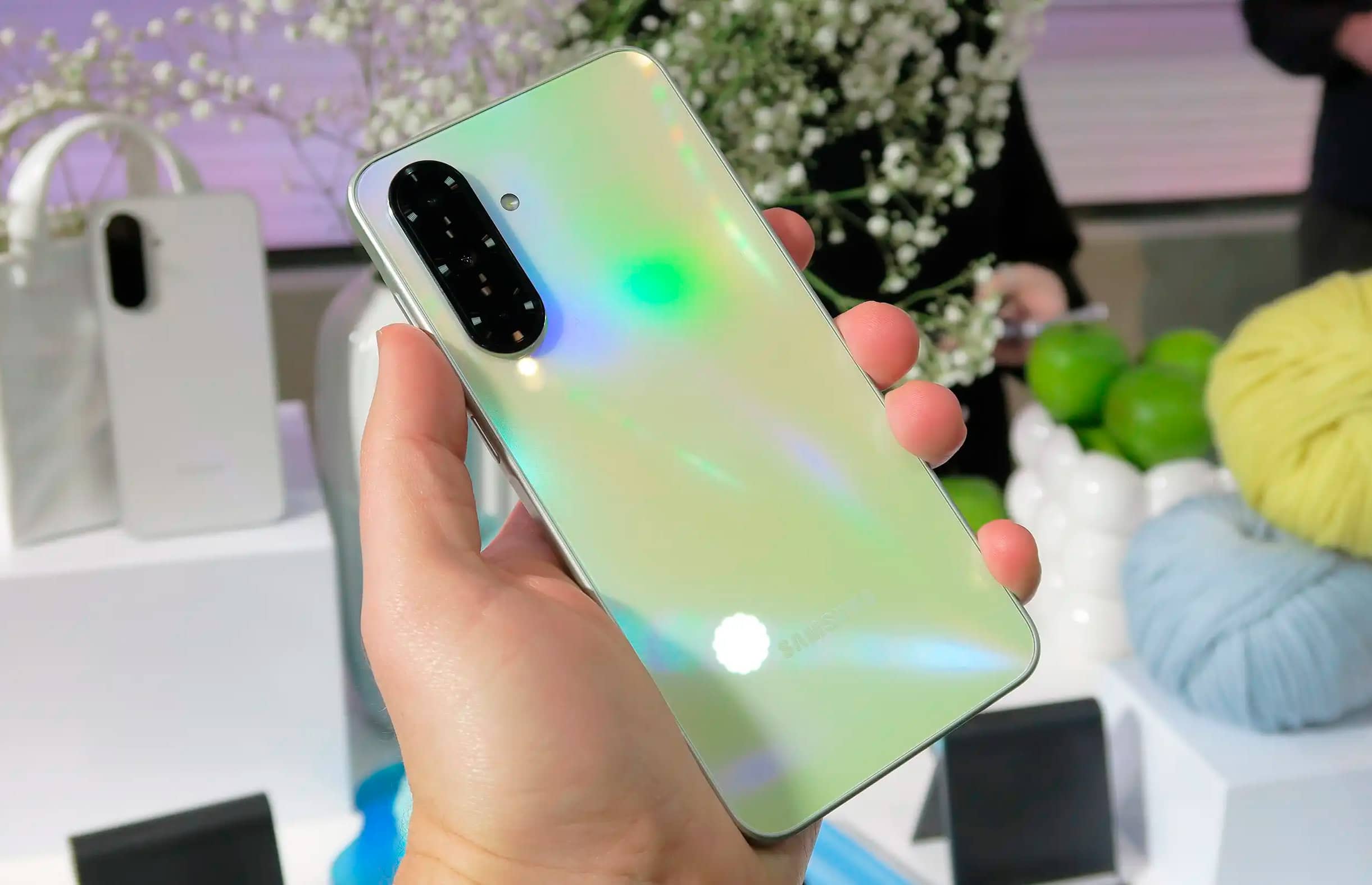 Samsung Galaxy A56 и Galaxy A36 выпущены в новых цветовых вариантах