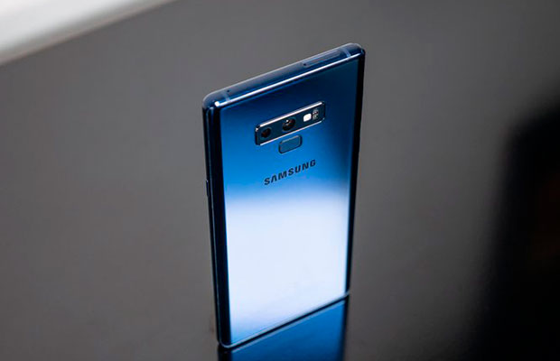 Samsung Galaxy Note9 испытали ножом и молотком