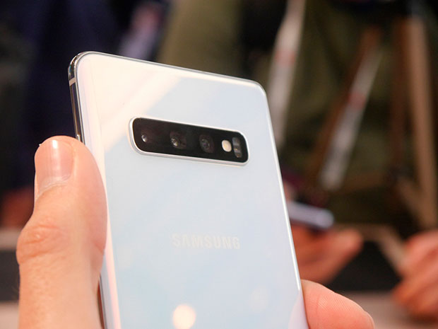 Мерцание пикселей Samsung Galaxy S10+ не является браком