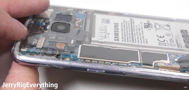 Блогер сделал заднюю панель Samsung Galaxy S8 прозрачной