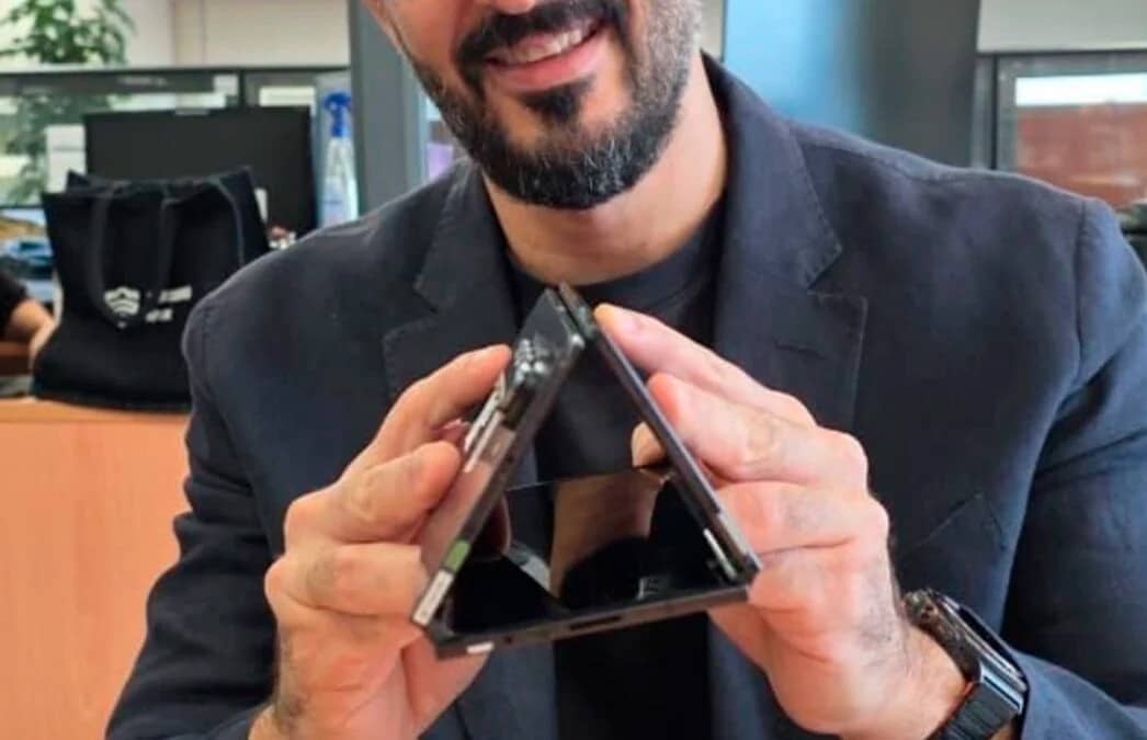 Показан прототип смартфона Samsung Galaxy Z TriFold с основной квадрокамерой