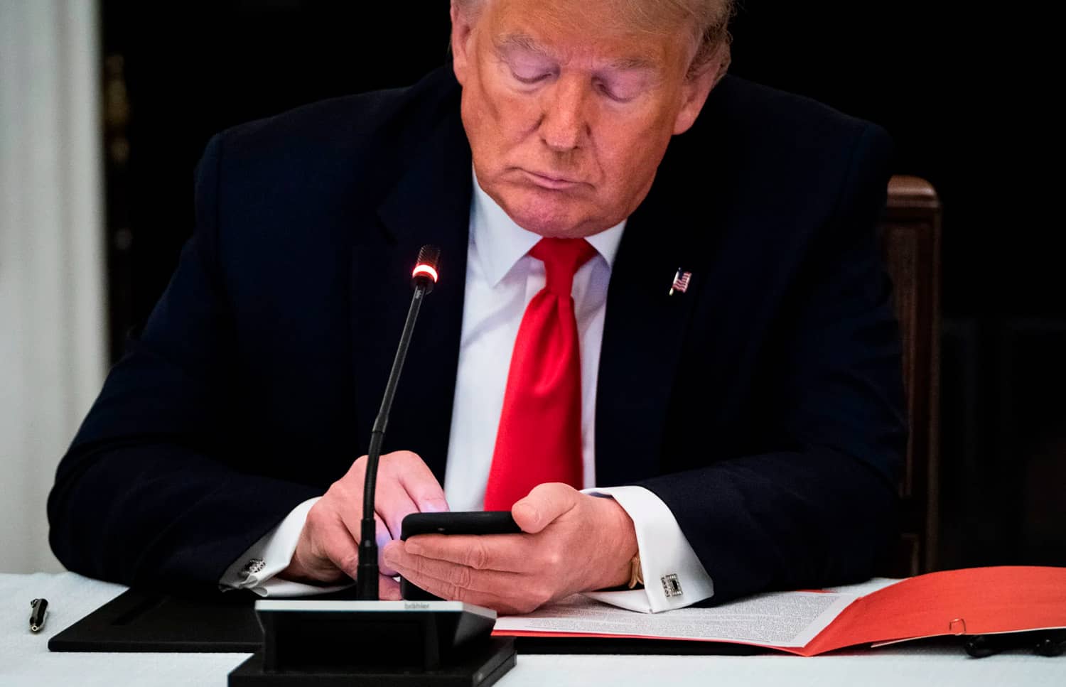 Трамп планирует выпускать смартфоны под своим именем