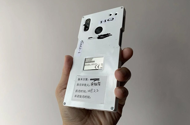 Показан прототип Xiaomi Mi 9 со сканером отпечатков на тыльной панели
