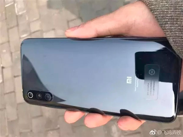 Xiaomi продала китайцу смартфон Mi 9 без вспышки