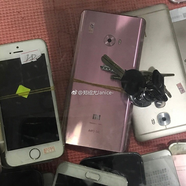 В Сети замечен розовый Xiaomi Mi Note 2