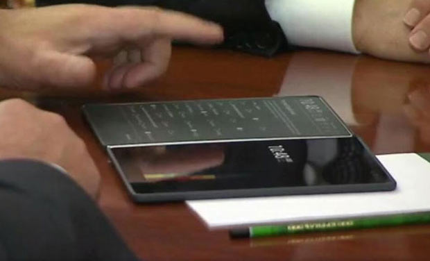 В Китае представлен YotaPhone третьего поколения