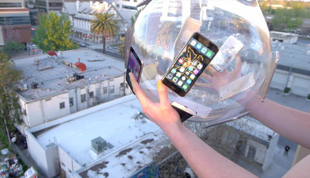 14 iPhone 6s на стеклянном шаре полетели с высоты 5 этажа