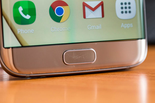 Сканер отпечатков пальцев в Samsung Galaxy S7 быстро царапается