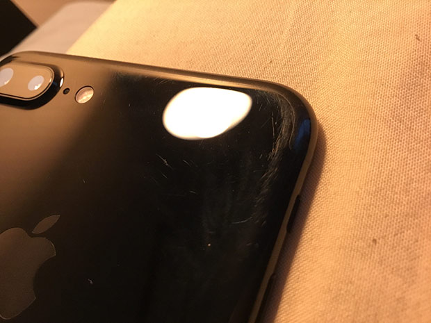 Черный глянцевый iPhone 7 Plus после 3 месяцев использования