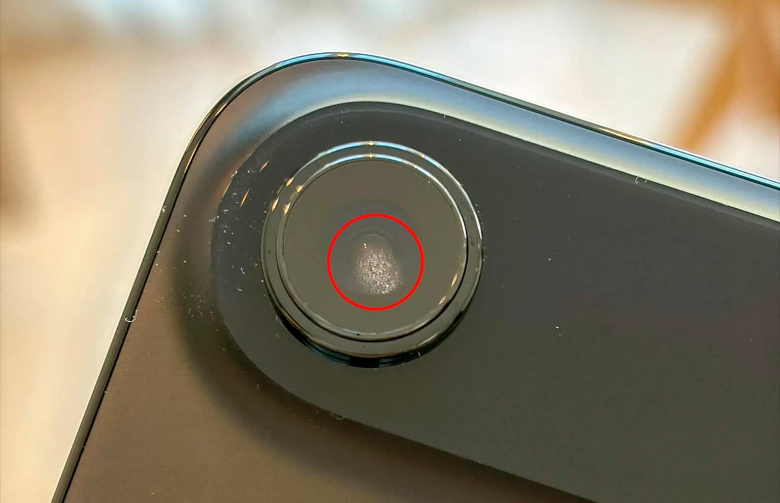 Первые жалобы на iPhone 17: конденсат в камере и царапины на корпусе