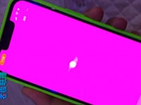 Пользователи iPhone 13 начали жаловаться на розовый экран