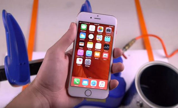 iPhone 6s полторы минуты трясли в смесителе для краски