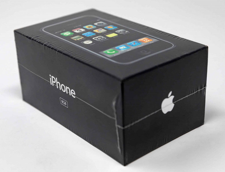 Запакованный iPhone первого поколения выставили на аукцион