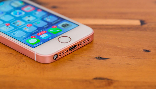 Apple вернула в продажу смартфон iPhone SE