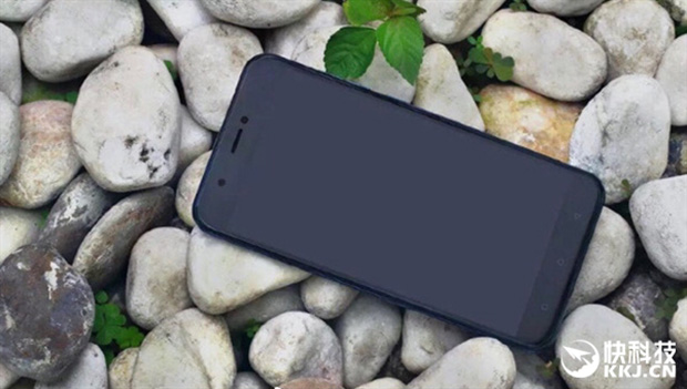 Представлен смартфон Ivvi i5 с 3D-экраном