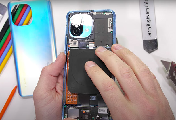 Произведена разборка флагмана Xiaomi Mi 11