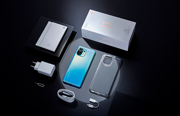 Комплектация глобальной версии Xiaomi Mi 11 оказалась очень щедрой