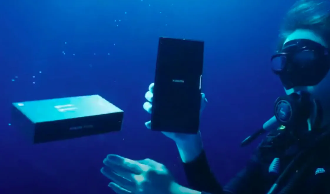 Xiaomi Mi 11 Ultra распаковали под водой