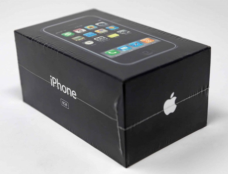 Запакованный iPhone первого поколения продали на аукционе за $40 000