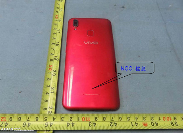 Утечка раскрывает дизайн смартфона Vivo 1814