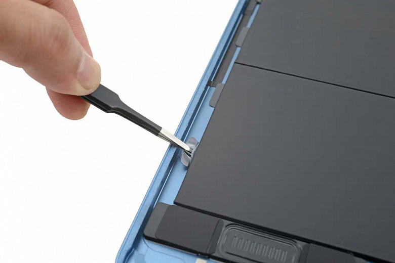 Команда iFixit провела разборку нового планшета iPad Air