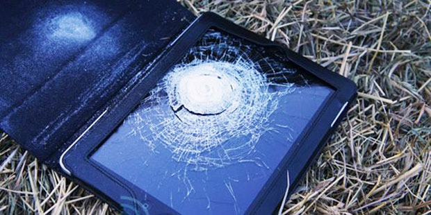 iPad спас владельца от выстрела из охотничьего ружья