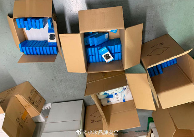 Выявлена подпольная фабрика, на которой производили поддельные наушники Xiaomi