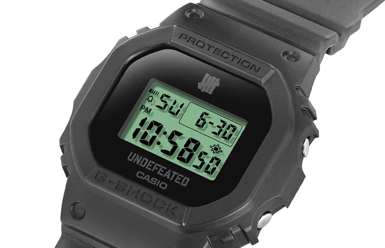 Casio выпустила новые часы G-Shock x Undefeated DWE5600UD-1