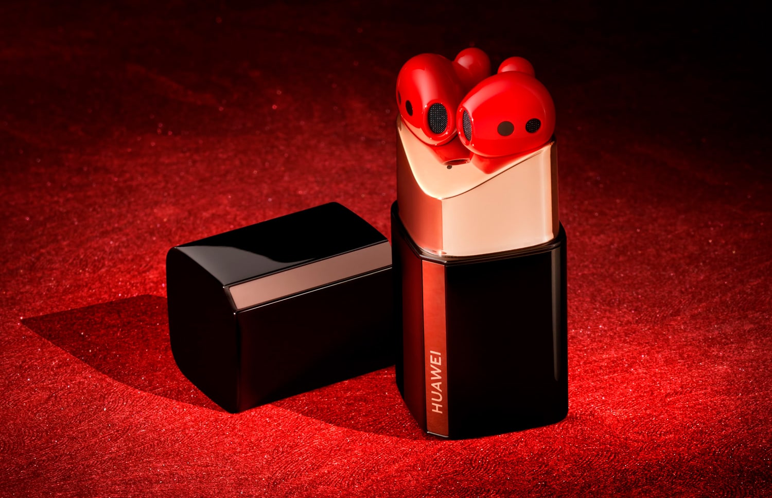 В Украине стартуют продажи наушников Huawei FreeBuds Lipstick