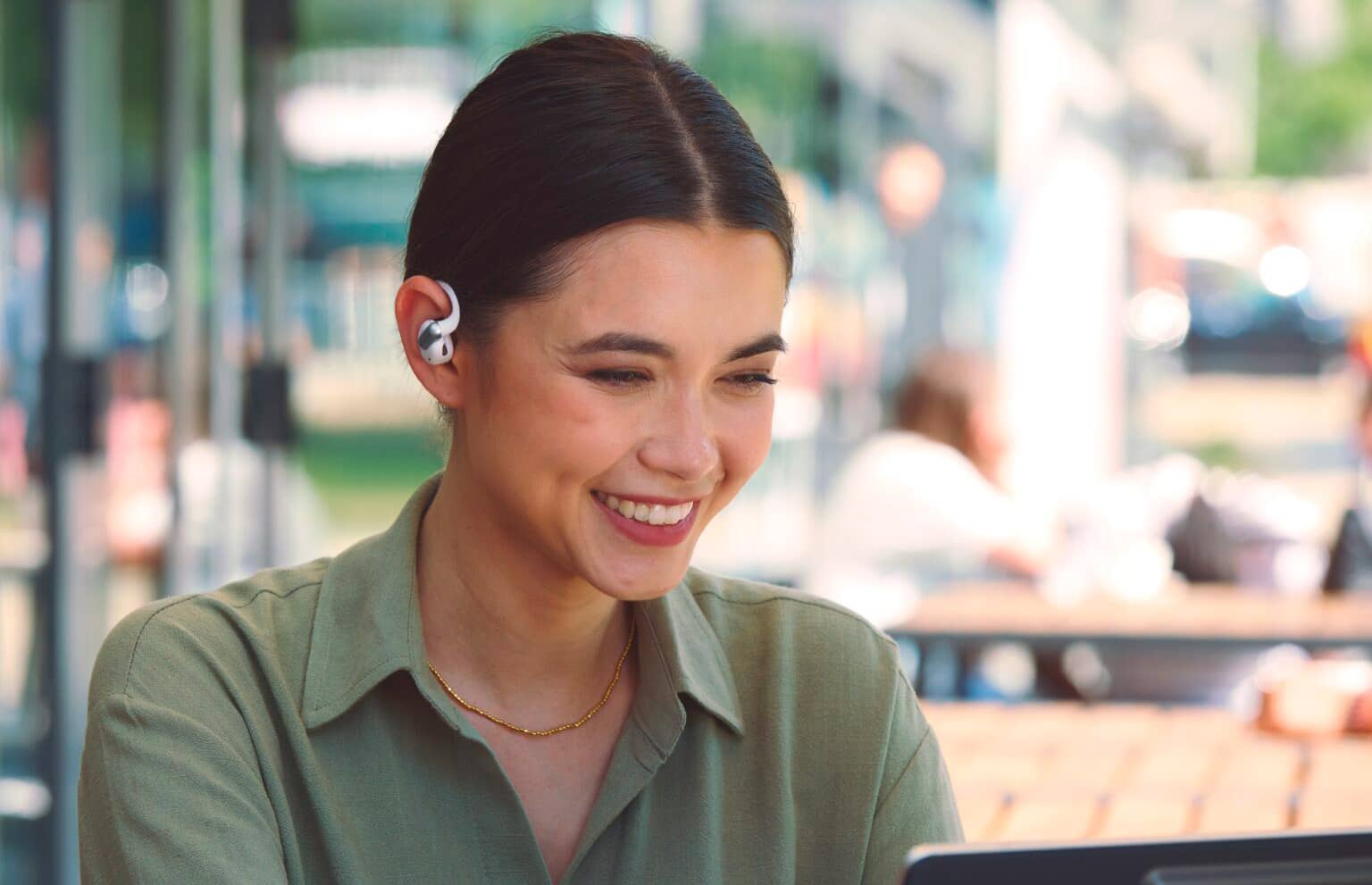 JBL представила наушники открытого типа Sense Pro