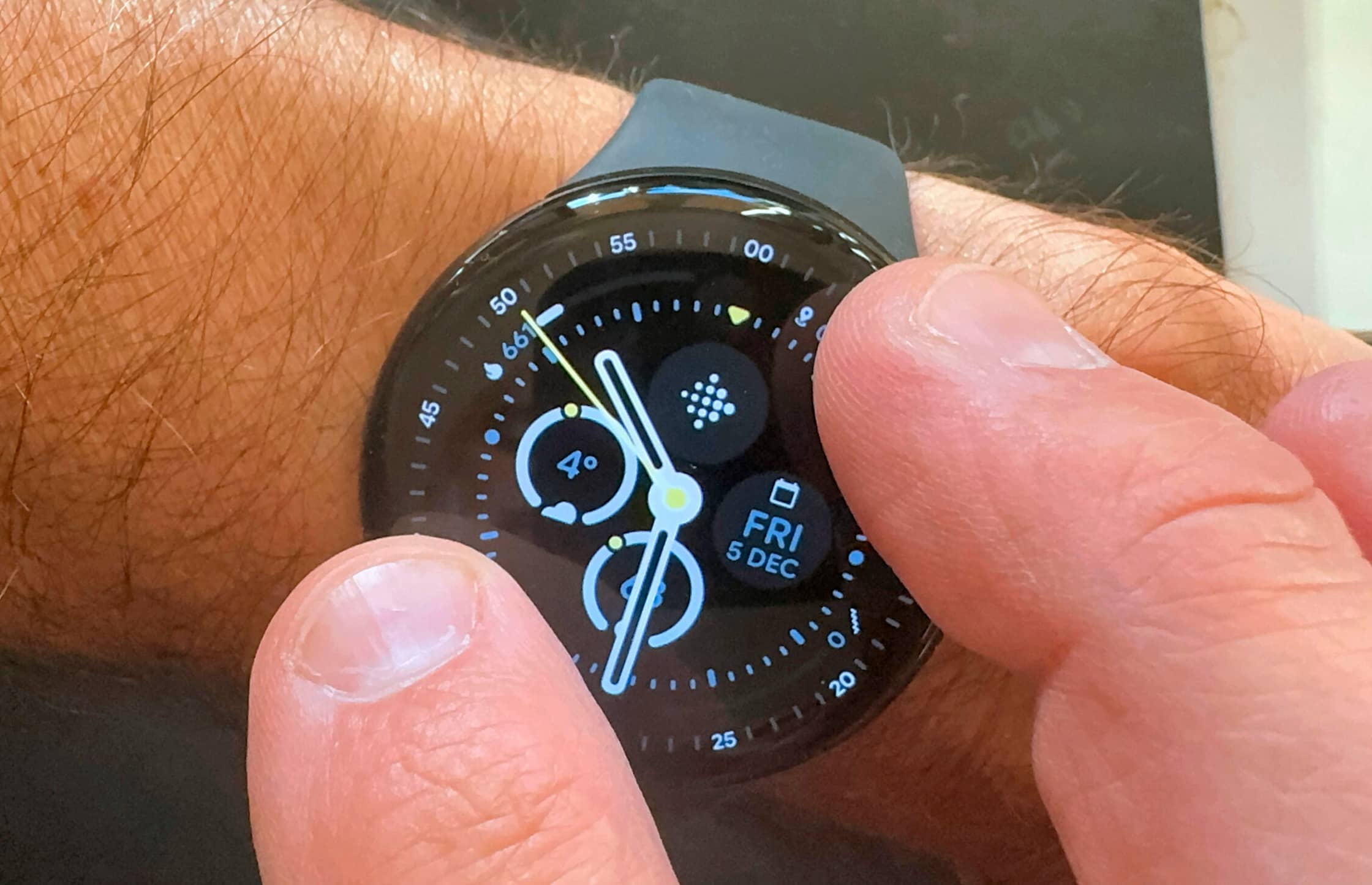 Часы Google Pixel Watch получат новый набор жестов