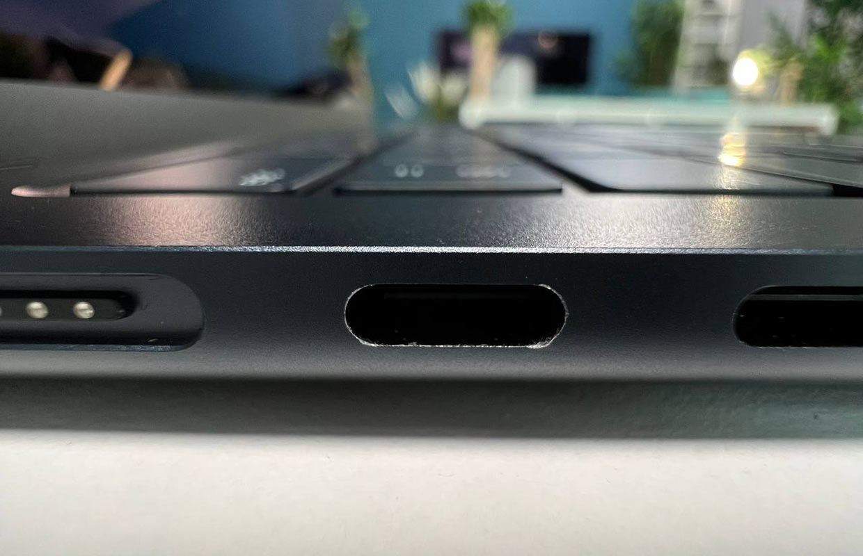 Новые ноутбуки MacBook Air в цвете Midnight быстро покрываются царапинами