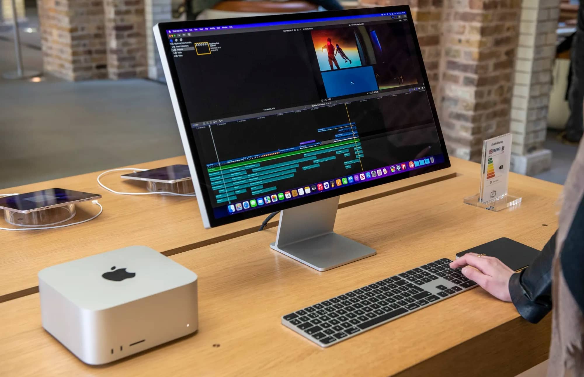 Apple готовит к выпуску новый монитор и 32-дюймовый iMac