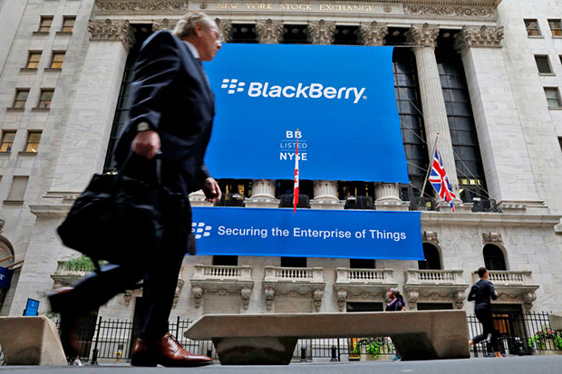 BlackBerry подала в суд на Facebook, WhatsApp и Instagram