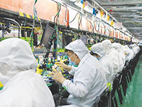Завод Foxconn, производящий iPhone, ищет 10 000 сотрудников для возобновления производства