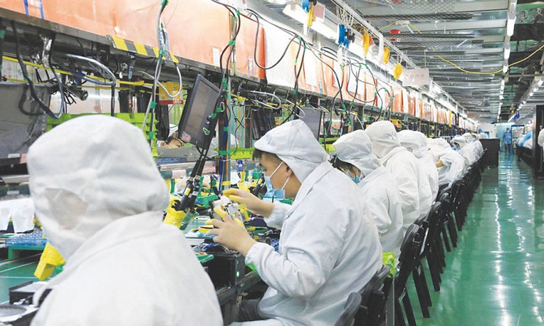 Завод Foxconn, производящий iPhone, ищет 10 000 сотрудников для возобновления производства