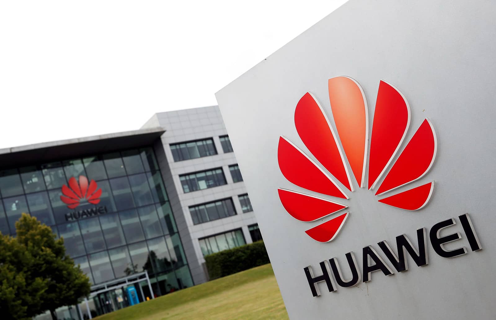 Huawei пришлось заменить 13 000 деталей для своих устройств из-за санкций