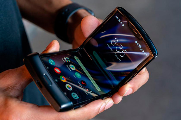 Motorola гарантирует долговечность складного дисплея смартфона RAZR