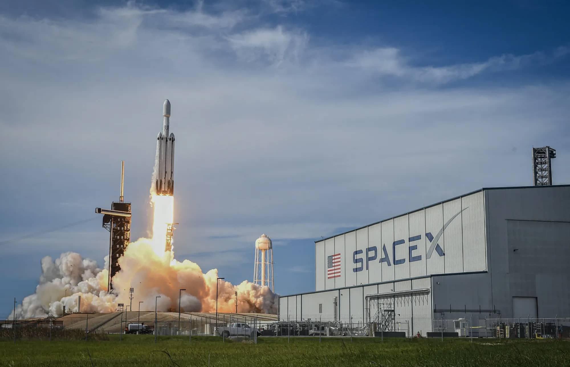 SpaceX провела крупнейшее IPO в истории и получила оценку в $1,77 трлн