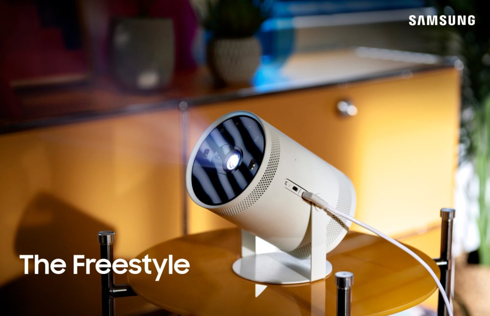 Samsung представила The Freestyle: проектор, который можно превратить в умную колонку и лампочку