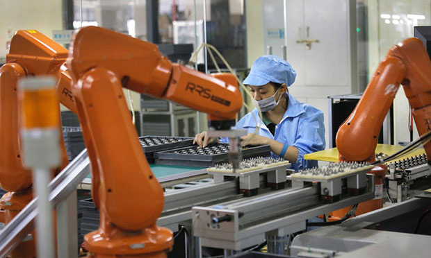 Foxconn планирует заменить всех сотрудников роботами