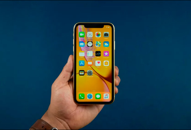 Интерес к iPhone в Китае снизился на 50%